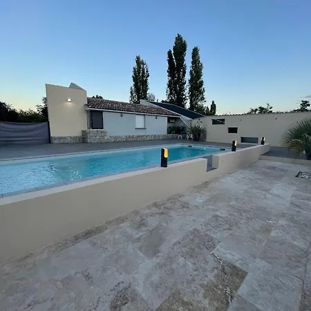 Vakantiehuis Maison Charmante A + Piscine *